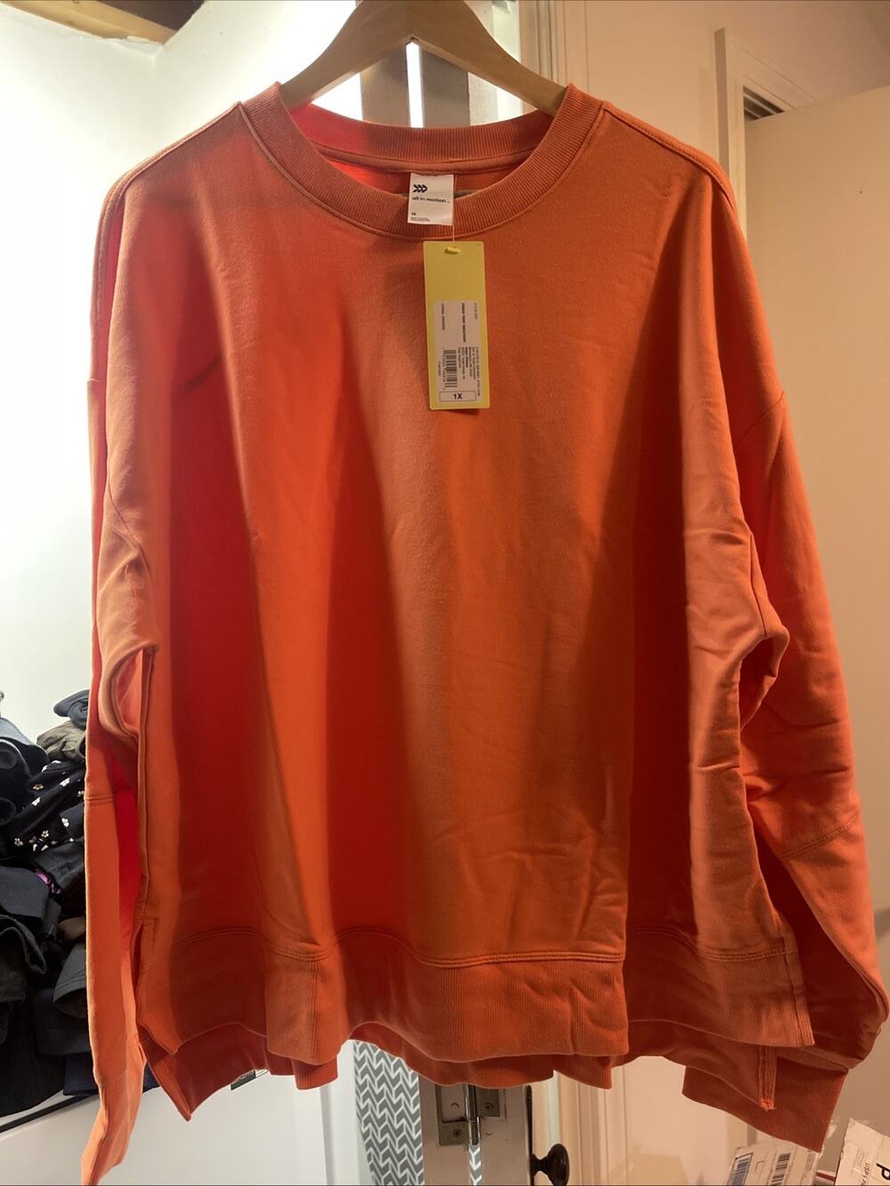 NWT All In Motion Women's Soft Coral Sweatshirt Size 1X Thumb Hole Pit 2 Pit 26”